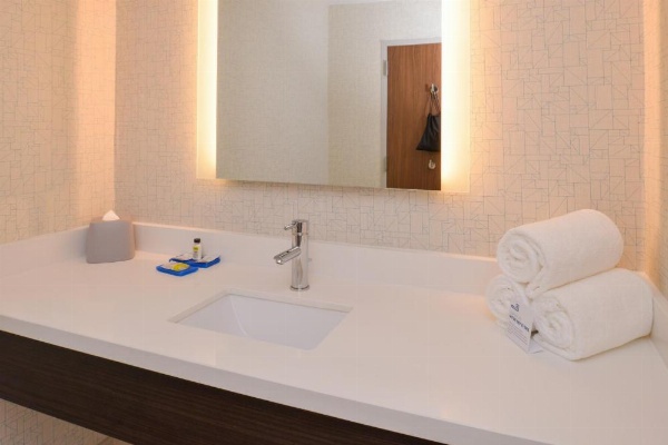 Holiday Inn Express And Suites Shreveport - Downtown image 13